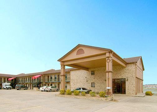 Dumas Inn Екстериор снимка